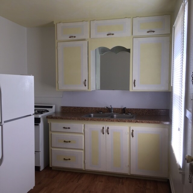 Building Photo - 507 W 1st St