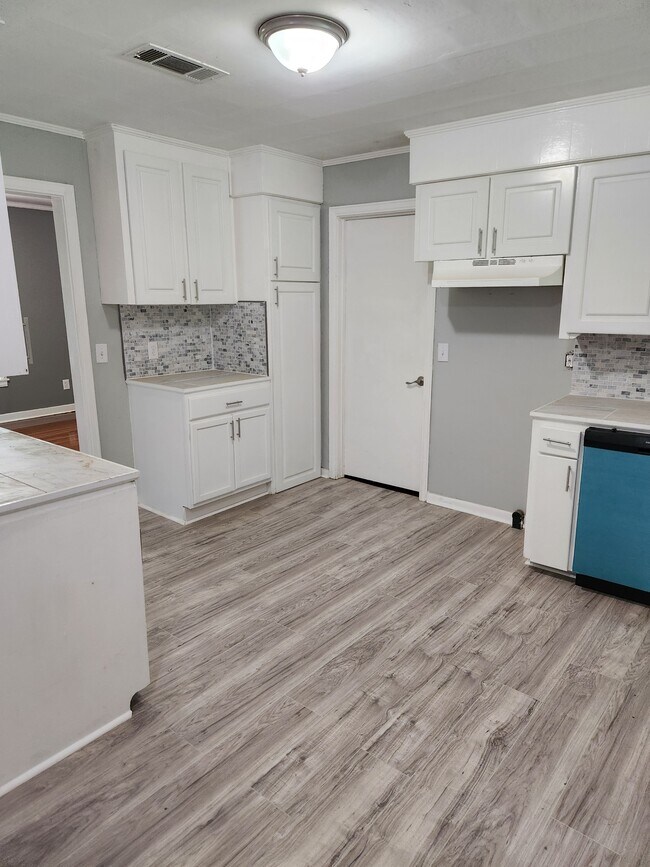 Building Photo - 5863 Canton Park Dr