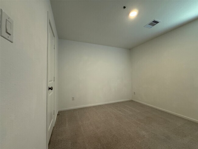 Building Photo - 26746 Prairie Smoke Ln
