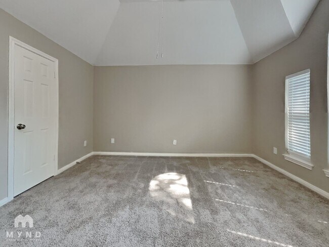 Building Photo - 104 Lake Point Ct