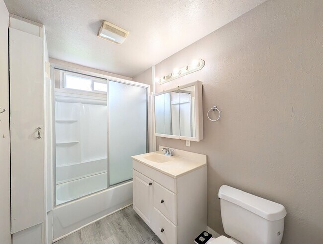 Building Photo - 1Bd/1Ba Everett Condo