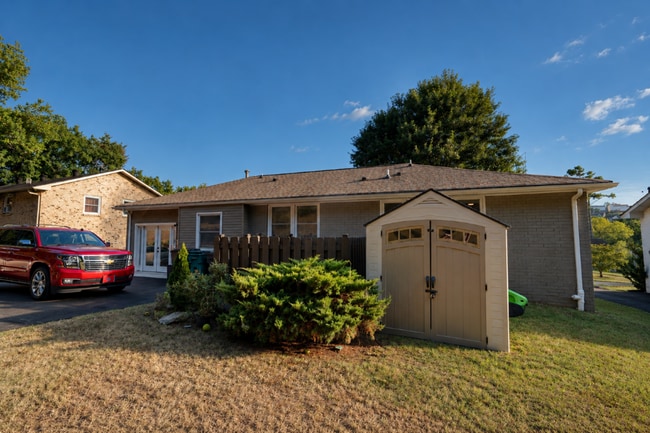 Building Photo - 564 Huntington Pkwy