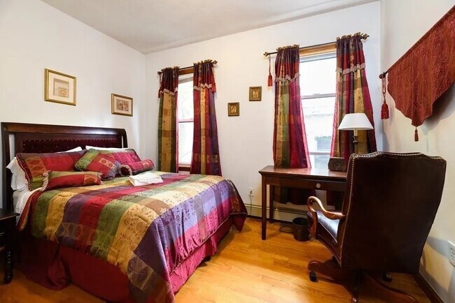 Building Photo - 465 Windsor St