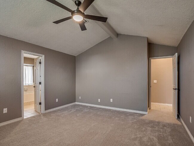 Building Photo - Immaculate Edmond Home with New Carpet and Storm Shelter!