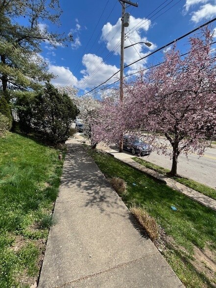 Building Photo - 6225 Monitor St