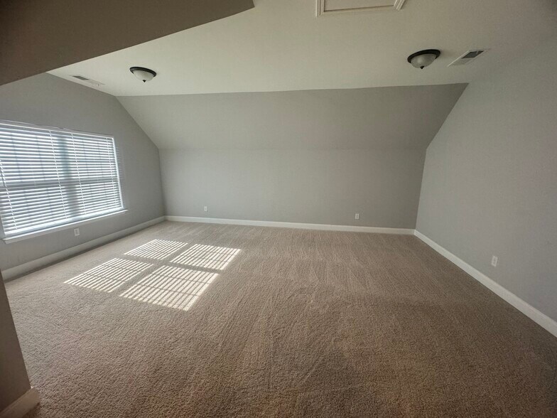 Building Photo - 3064 Flowing Creek Dr