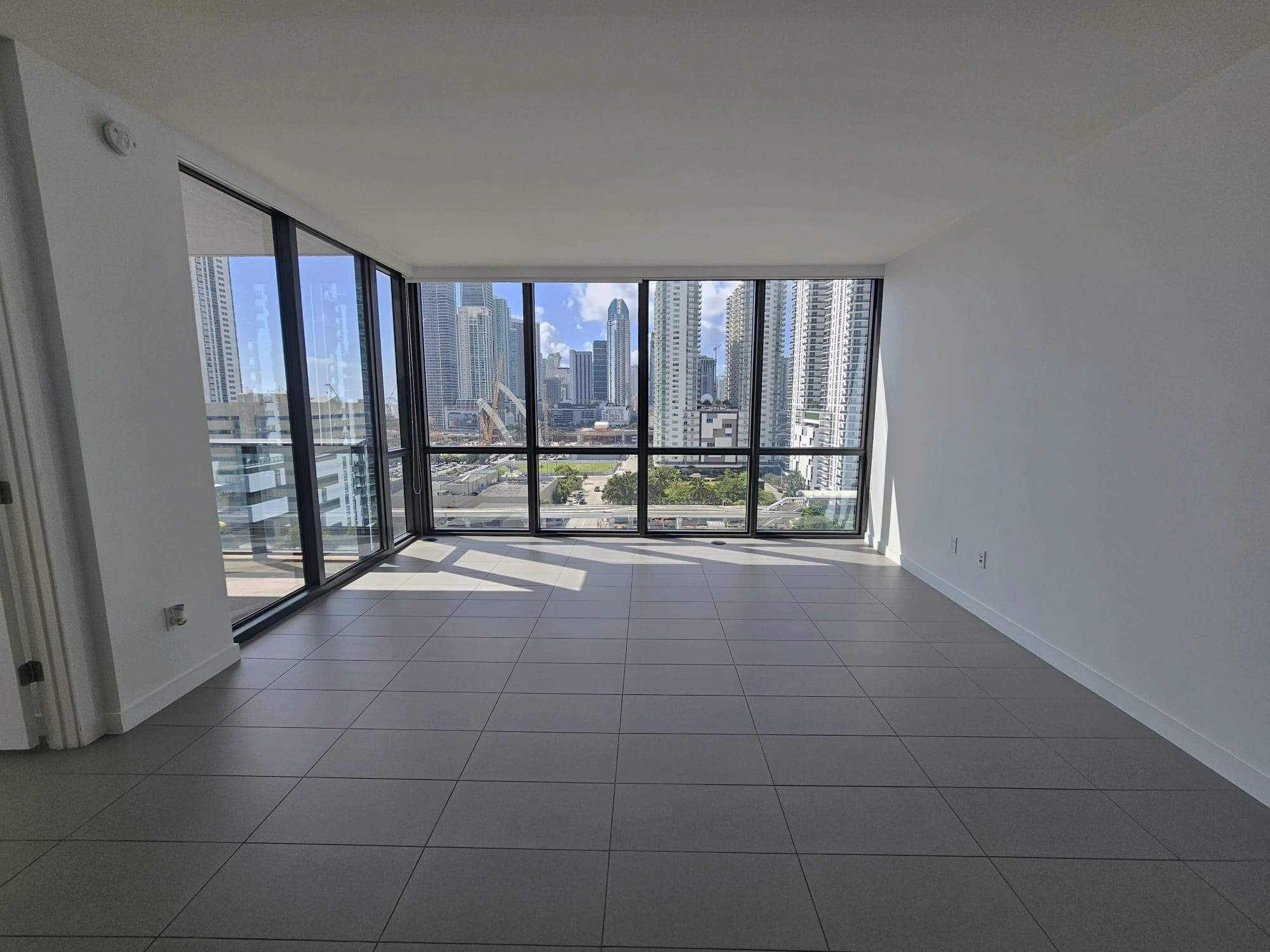 Building Photo - 1600 NE 1st Ave