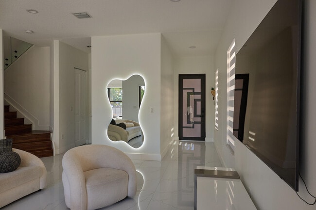 Building Photo - 9909 W 32nd Ln