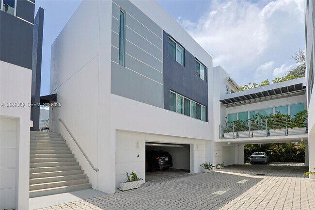Building Photo - 7520 SW 59th Pl