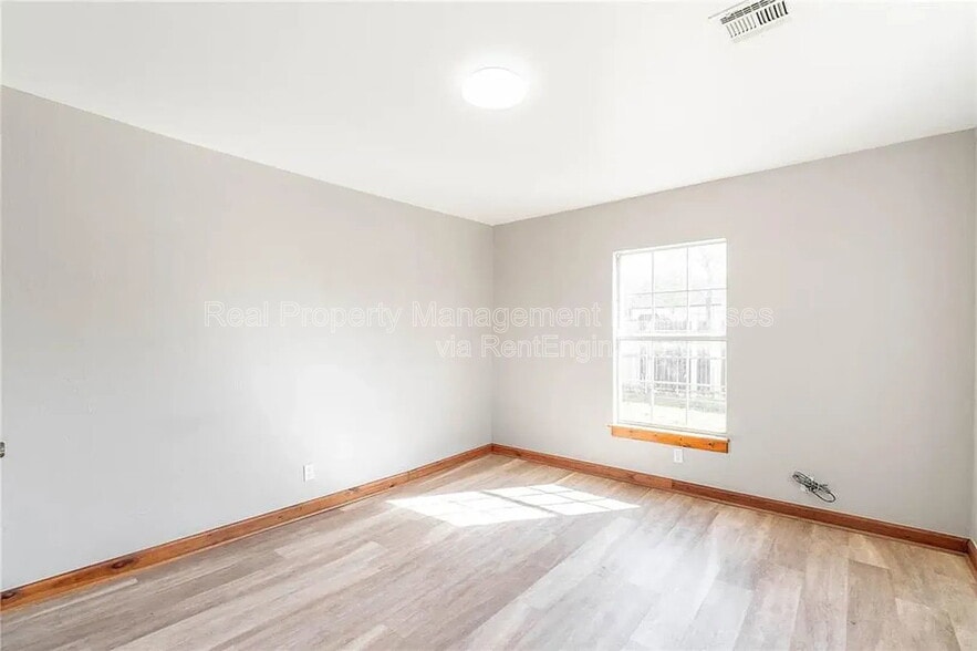 Building Photo - 3633 N Youngs Blvd