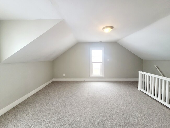 Building Photo - 219 Lane Ave SW