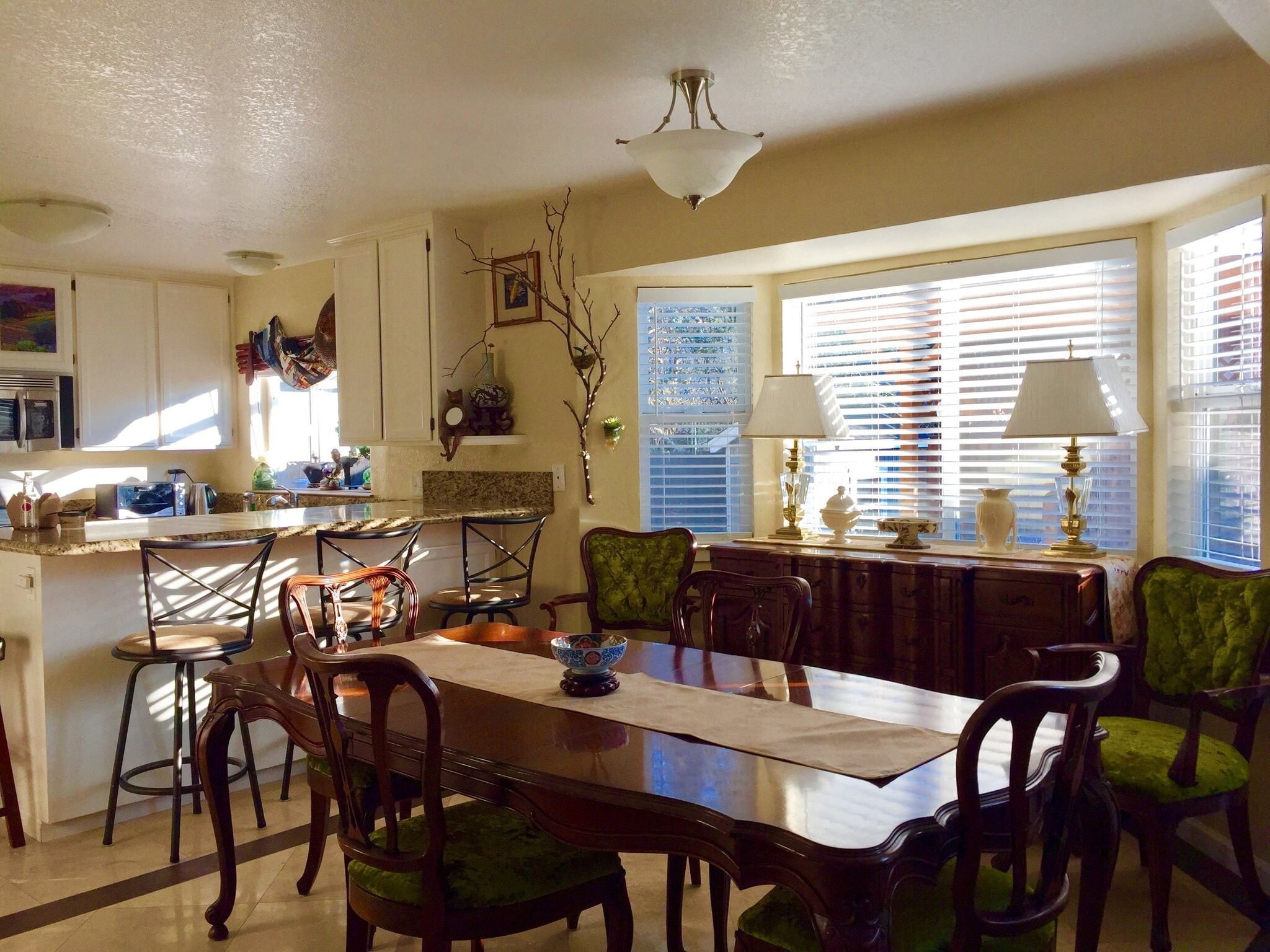 Building Photo - 904 Bond Pl