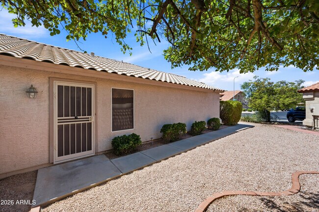 Building Photo - 1025 W Jeanine Dr