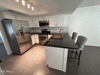 Building Photo - 320 E LARKSPUR Ln