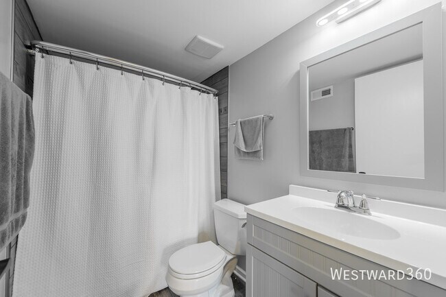 Building Photo - 5601 Carriage Way Dr