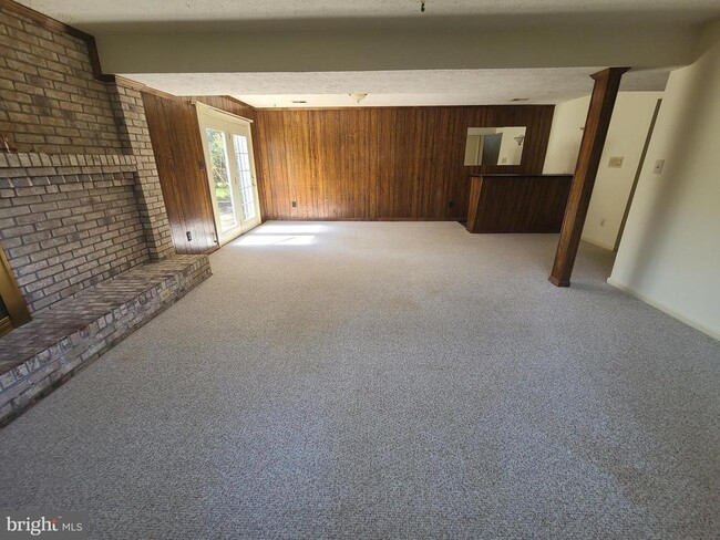 Building Photo - 8812 Danewood Dr