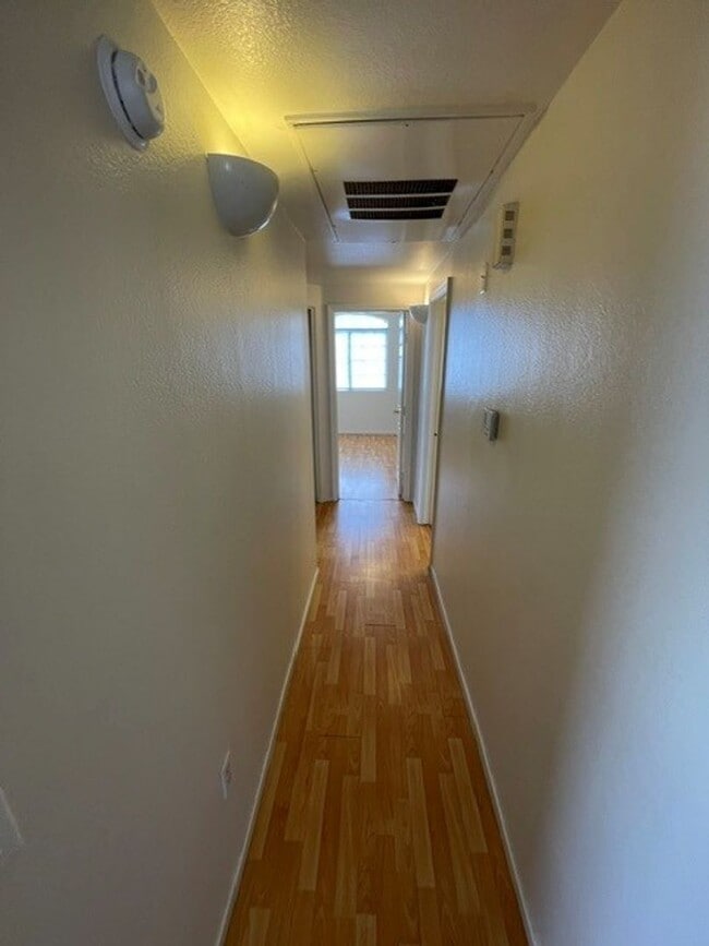 Building Photo - 75 N Valle Verde Dr