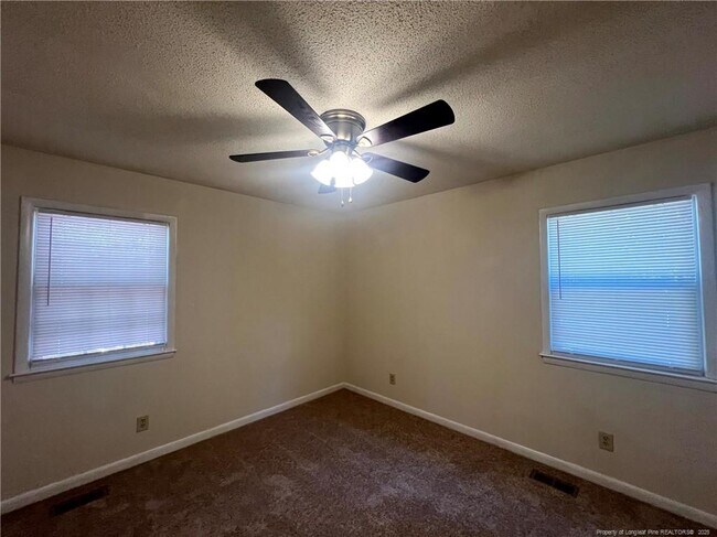 Building Photo - 710 Dude Ct