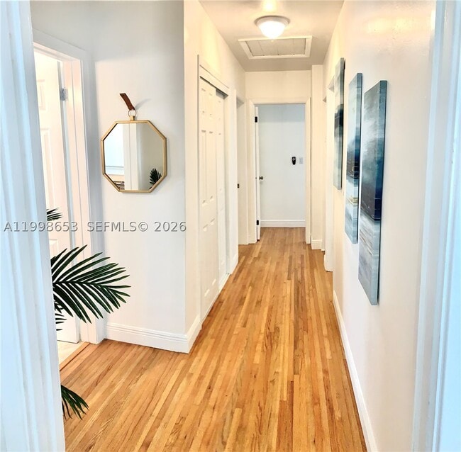 Building Photo - 411 Alesio Ave