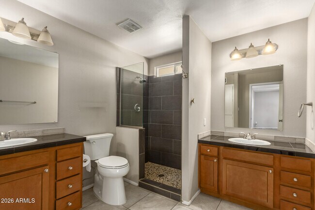 Building Photo - 105 E Manhatton Dr