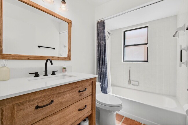 Building Photo - 10332 Islander Dr