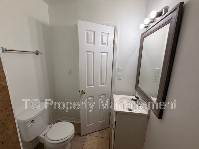 Building Photo - 937 Moravon Ave