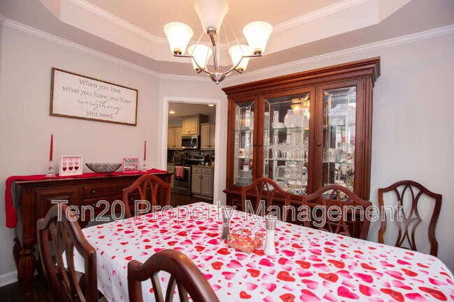 Building Photo - 3100 Gatewood Dr