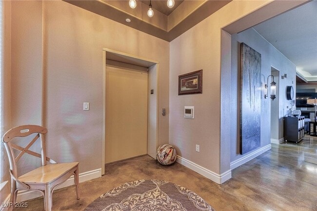 Building Photo - 9216 Tesoras Dr
