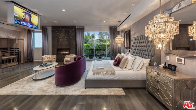 Building Photo - 1111 Sierra Alta Way