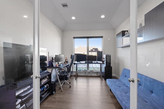 Building Photo - 547 Jefferson Dr