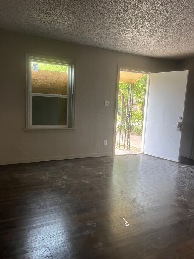 Building Photo - Charming 3 Bed, 1 Bath Home in Tulsa, OK S...