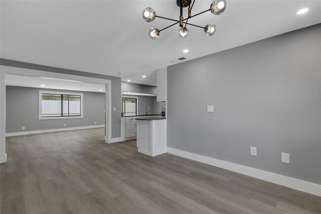 Building Photo - 4645 Hunter Ridge Dr
