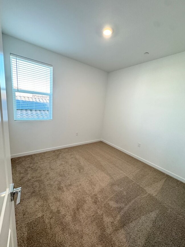 Building Photo - BRAND NEW 5 Bedrooms 3 Full Baths Solar Included Blossom Plan at Lilly Community SEE VIDEO