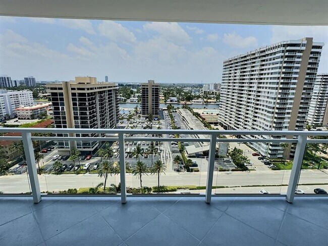 Building Photo - 2030 S Ocean Dr
