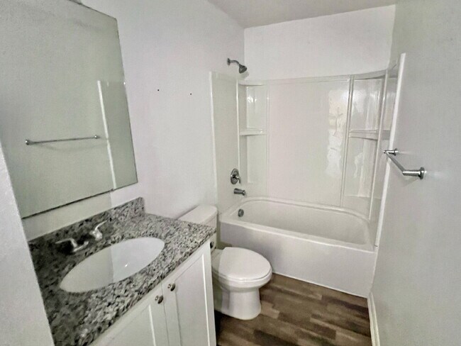 Building Photo - 4-Bedroom Home with Primary Suite | Intern...