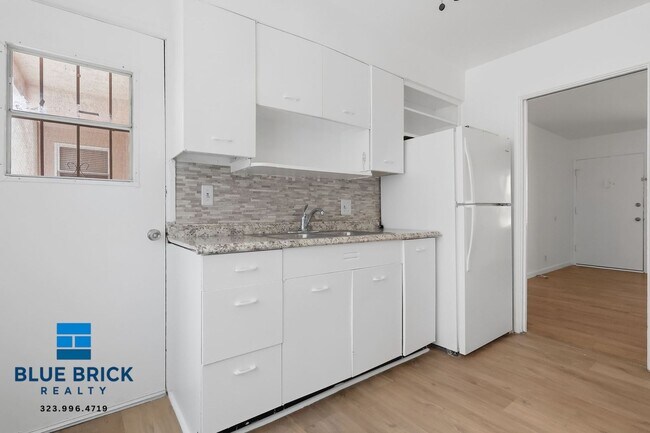 Building Photo - 5642 Laurel Canyon Blvd