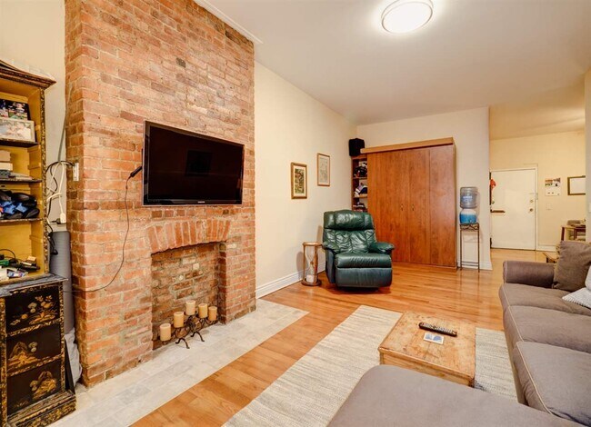 Building Photo - 264 9th St