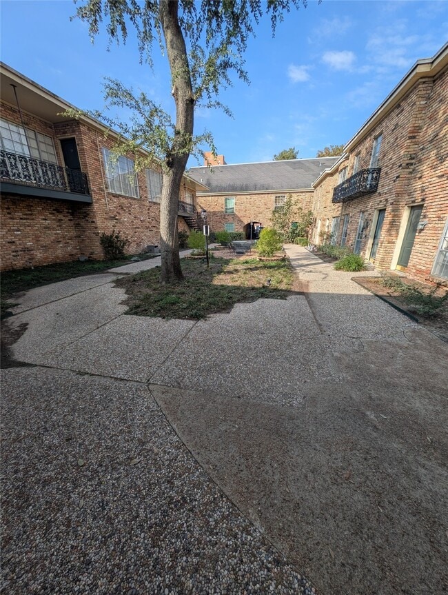 Building Photo - 2503 McCue Rd