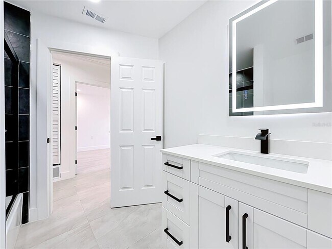 Building Photo - 2472 Tradewinds Dr
