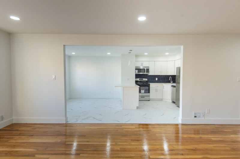 Building Photo - 505 Adams Ln