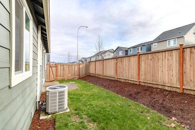 Building Photo - 10710 185th St E