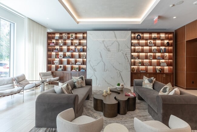 Building Photo - 32 Traveler St