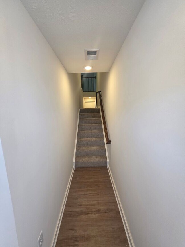 Building Photo - Brand-new townhome with modern finishes, flexible living space, and low-maintenance living.