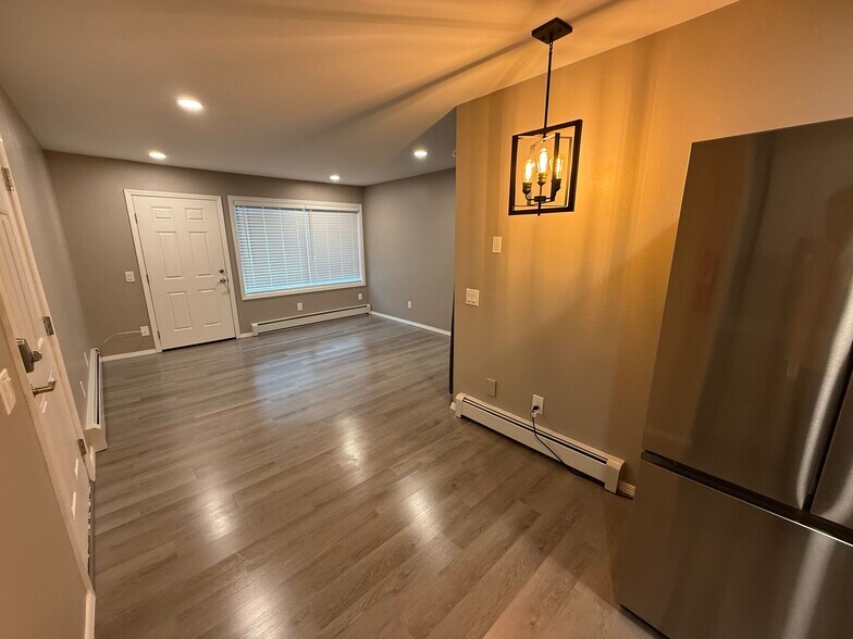 Building Photo - 609 Irwin St