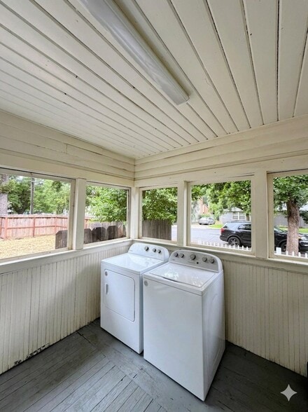 Building Photo - 1267 Warner St