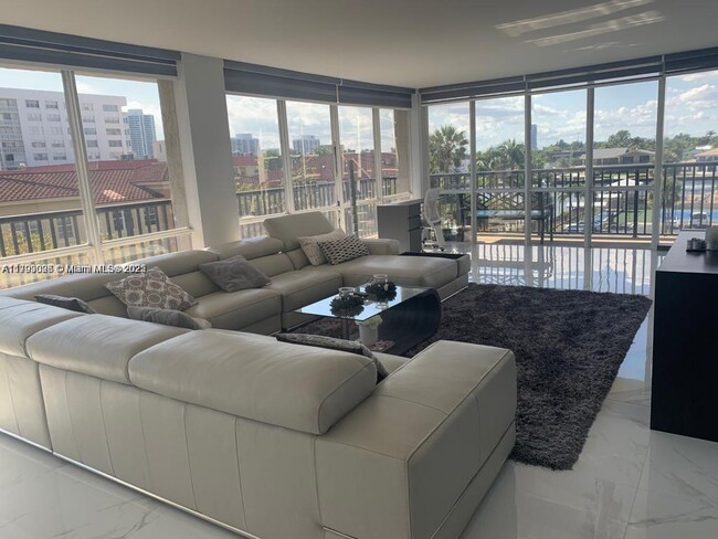 Building Photo - 2049 S Ocean Dr