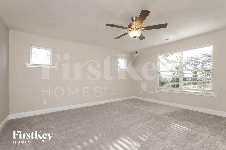 Building Photo - 101 Greenvalley Rd