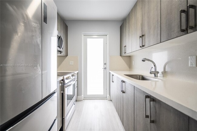 Building Photo - 1850 S Treasure Dr