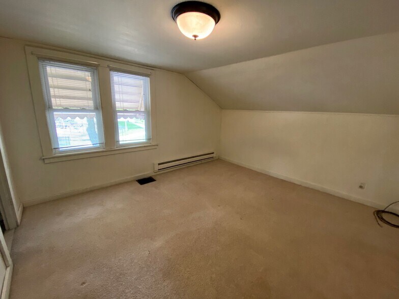 Building Photo - 780 Hillview Ave