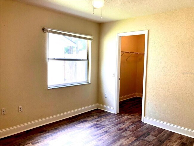 Building Photo - 1427 Shirley Dr